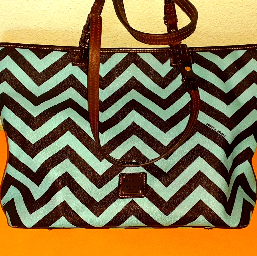 Dooney & Bourke Lg Chevron Tote Handbag